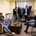 Comedia se produce, nu doar se manageriază. Modelul Headline Management